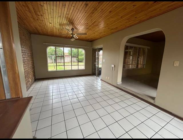 4 BEDROOM HOUSE FOR SALE IN VAALPARK